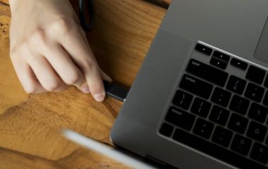 Як правильно заряджати акумулятор ноутбука та продовжити його ресурс