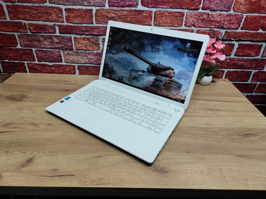 Ноутбук Б/В Toshiba C70, Intel Core i3-4005U, DDR3 8 GB, SSD 256GB, 17.3" HD [ProductHub SKU T41]