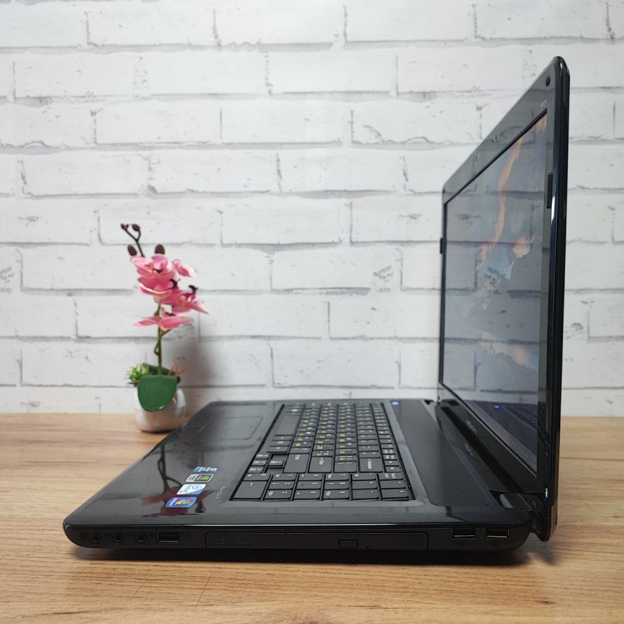 Ноутбук Б/В Medion Akoya P7614, Intel Pentium T4500M, DDR2 4 GB, SSD 64GB + HDD 500GB, NVIDIA GeForce G210M, 17.3" [ProductHub SKU M4]