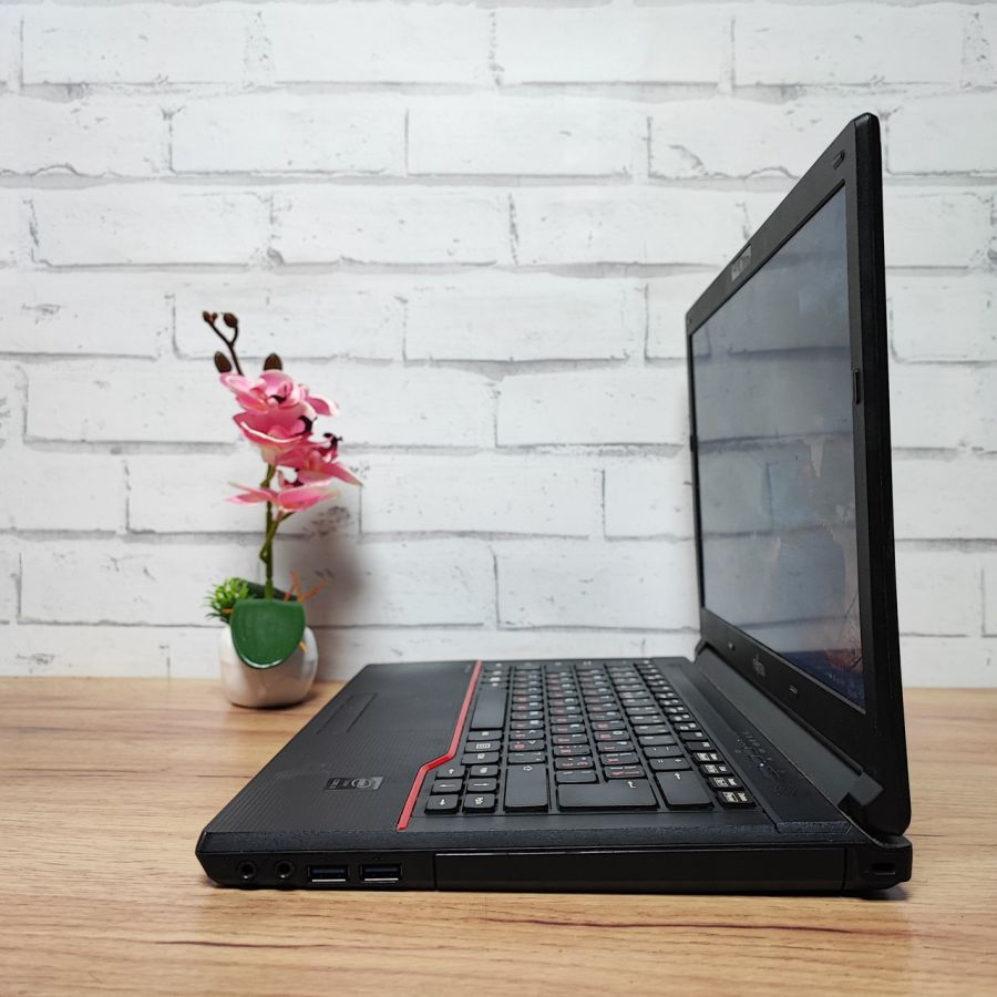 Ноутбук Б/В Fujitsu E544, Intel Core i5-4310M, DDR3 8 GB, SSD 256GB, 14" HD [ProductHub SKU F4]