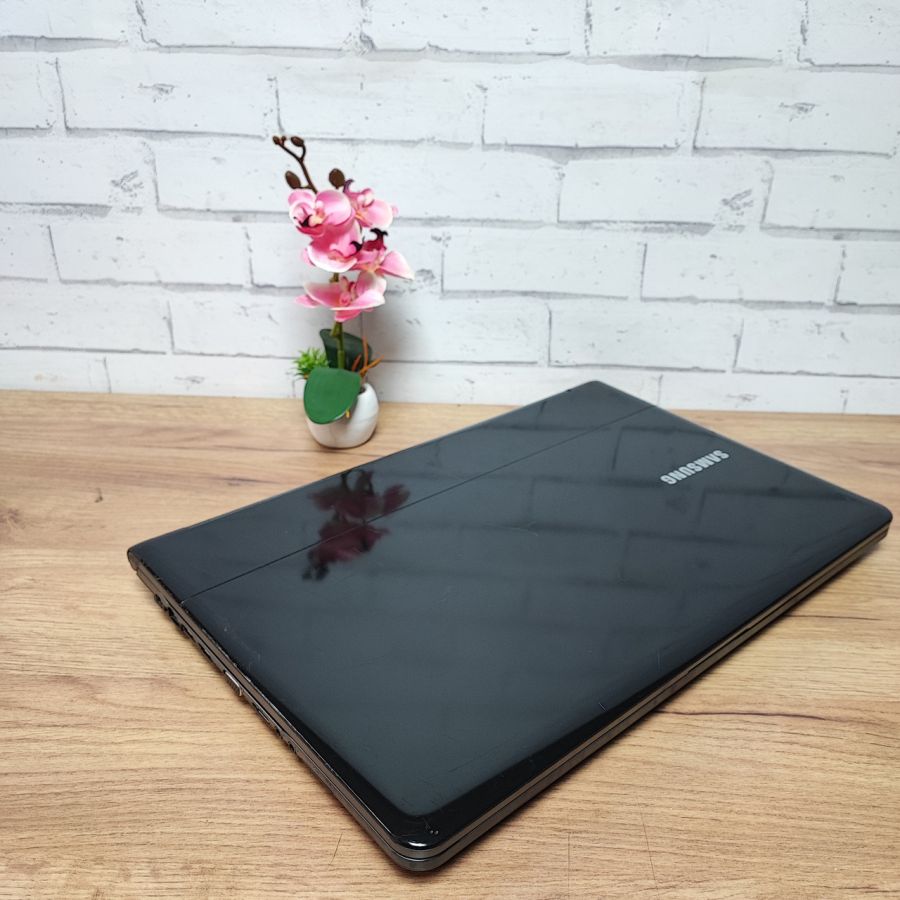 Ноутбук Б/В Samsung NP-RC720, Intel Core i5-2410M, DDR3 8 GB, SSD 256GB, NVIDIA GeForce GT 520M, 17.3" [ProductHub SKU S5]