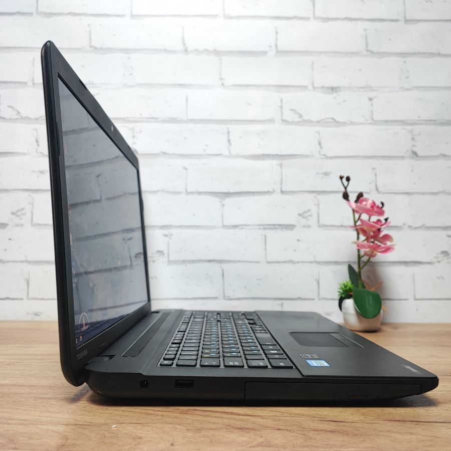 Ноутбук Б/В Toshiba Satellite C70-A-15G, Intel Core i3-3110M, DDR3 8 GB, SSD 128GB, 17.3" HD [ProductHub SKU T3]