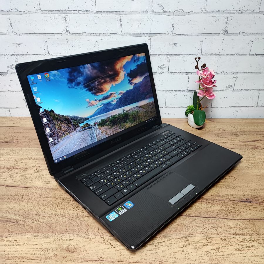 Ноутбук Б/В ASUS X73S, Intel Core i5-2430M, DDR3 8 GB, SSD 128GB + HDD 500GB, 17.3" HD [ProductHub SKU Asus6]