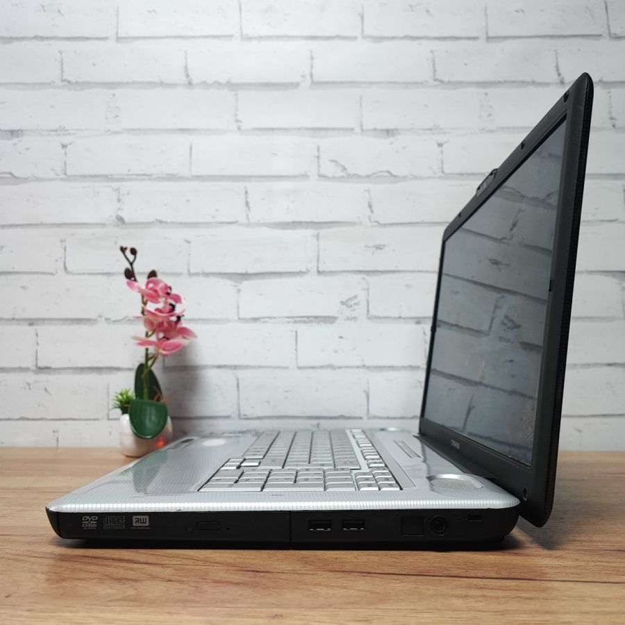 Ноутбук Б/В Toshiba Satellite L550-200, Intel Core i3-330M, DDR3 6 GB, SSD 128GB, AMD Radeon HD 4500, 15.6" HD [ProductHub SKU T4]