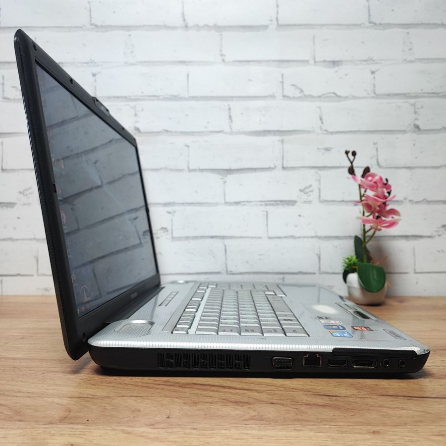 Ноутбук Б/В Toshiba Satellite L550-200, Intel Core i3-330M, DDR3 6 GB, SSD 128GB, AMD Radeon HD 4500, 15.6" HD [ProductHub SKU T4]