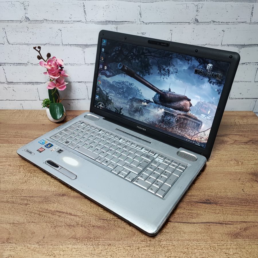 Ноутбук Б/В Toshiba Satellite L550-200, Intel Core i3-330M, DDR3 6 GB, SSD 128GB, AMD Radeon HD 4500, 15.6" HD [ProductHub SKU T4]