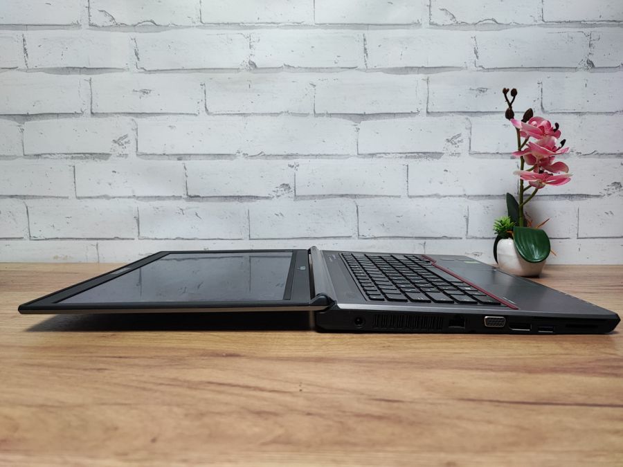 Ноутбук Б/В Fujitsu E744, Intel Core i3-4000M, DDR3 8 GB, SSD 128GB, 14" HD [ProductHub SKU F6]