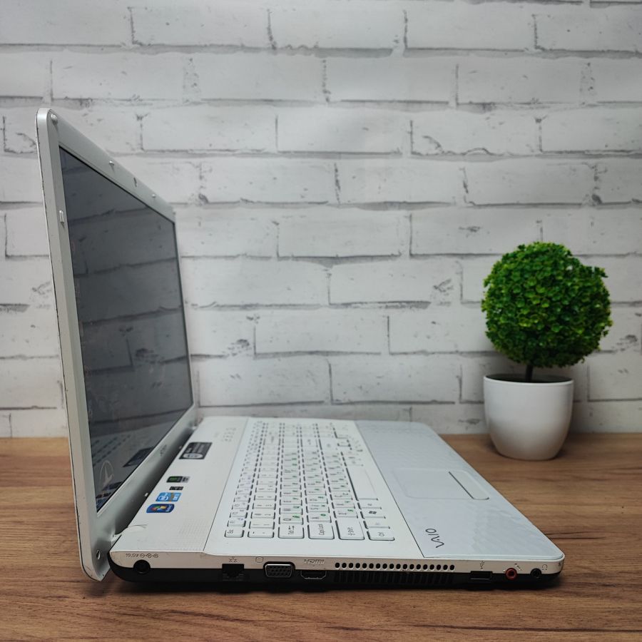 Уцінка! Ноутбук Б/В Sony PCG-91211M, Intel Core i3-2330M, DDR3 8 GB, SSD 120GB, NVIDIA GeForce 410M 1Gb, 18.4" [ProductHub SKU Sony3]