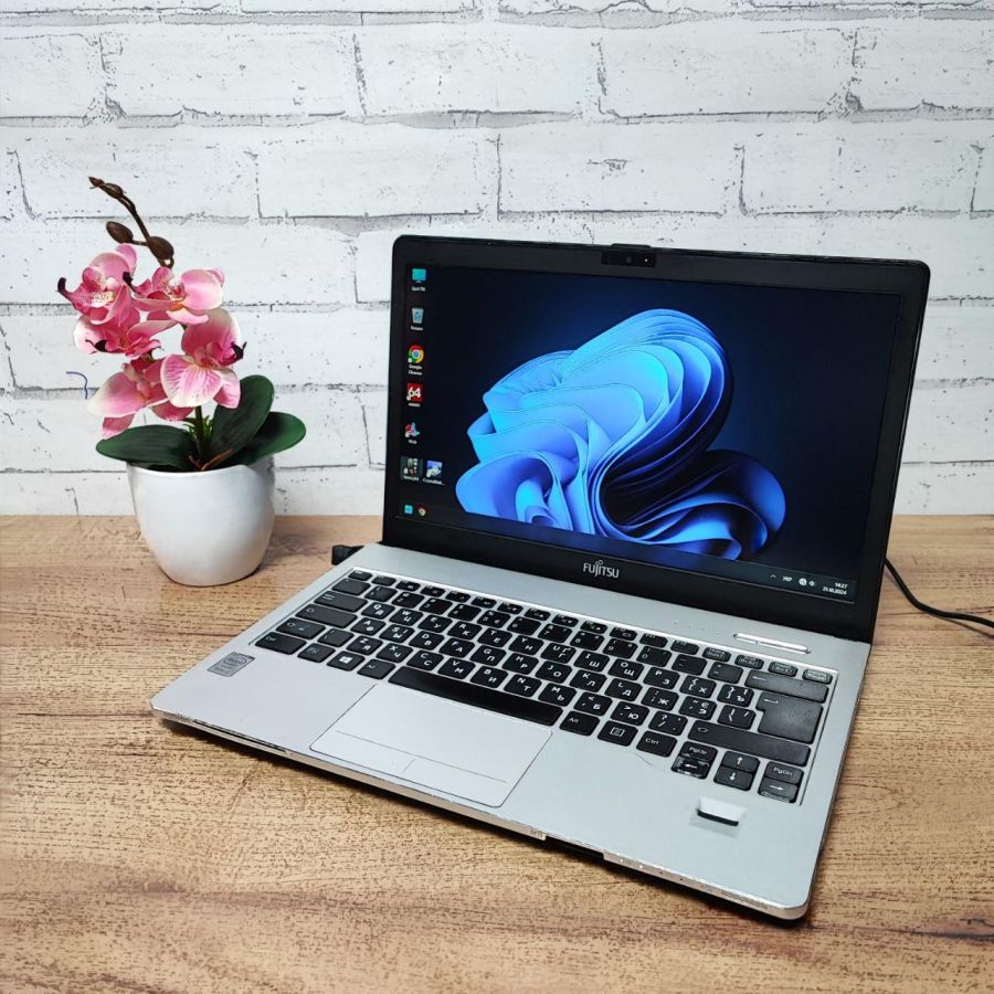 Ноутбук Б/В Fujitsu S904, Intel Core i5-4200U, DDR3 8 GB, SSD 128GB, 13" Full HD [ProductHub SKU F56]