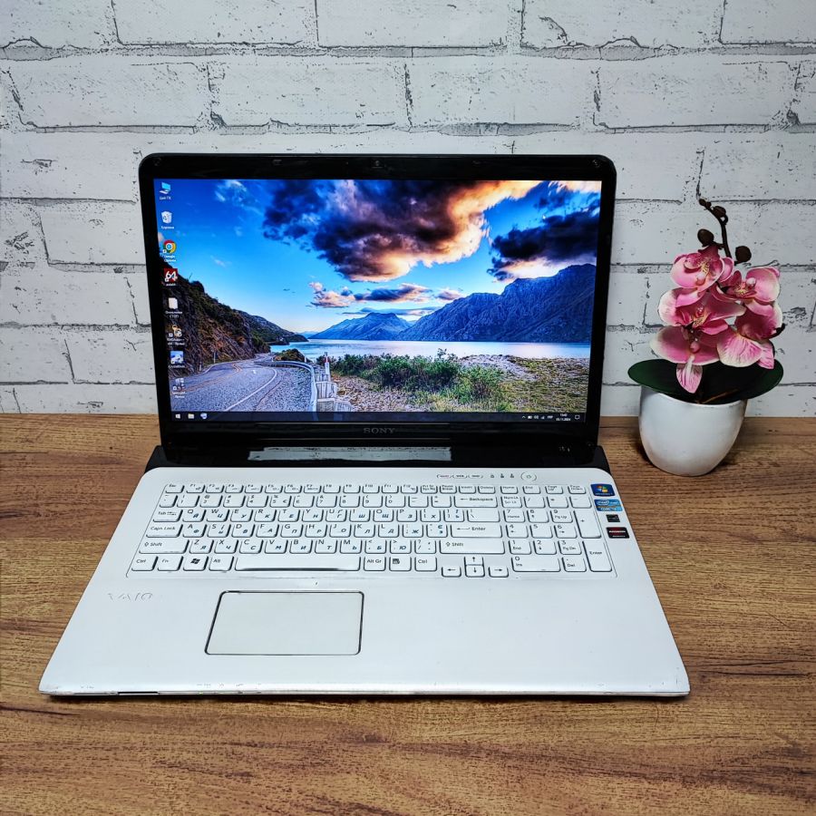 Уцінка! Ноутбук Б/В Sony SVE171A11M, Intel Core i3-2370M, DDR3 8 GB, SSD 128GB, Radeon HD 7500 1Gb, 17.3" HD [ProductHub SKU Sony14]