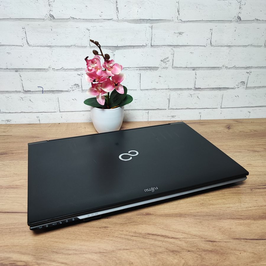 Ноутбук Б/В Fujitsu N532, Intel Core i5-3210M, DDR3 8 GB, SSD 256GB, NVIDIA GeForce GT620M 1Gb, 17" Full HD [ProductHub SKU F88]
