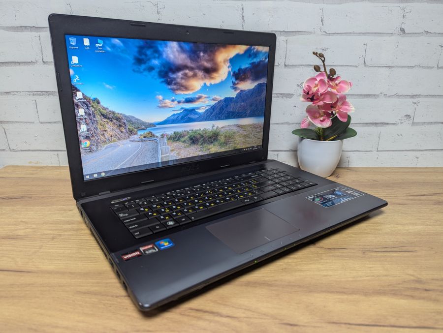 Ноутбук Б/В ASUS A75D, AMD A8-4500M, DDR3 8 GB, SSD 256GB, AMD Radeon HD 7600M, 17.3" HD [ProductHub SKU Asus92]