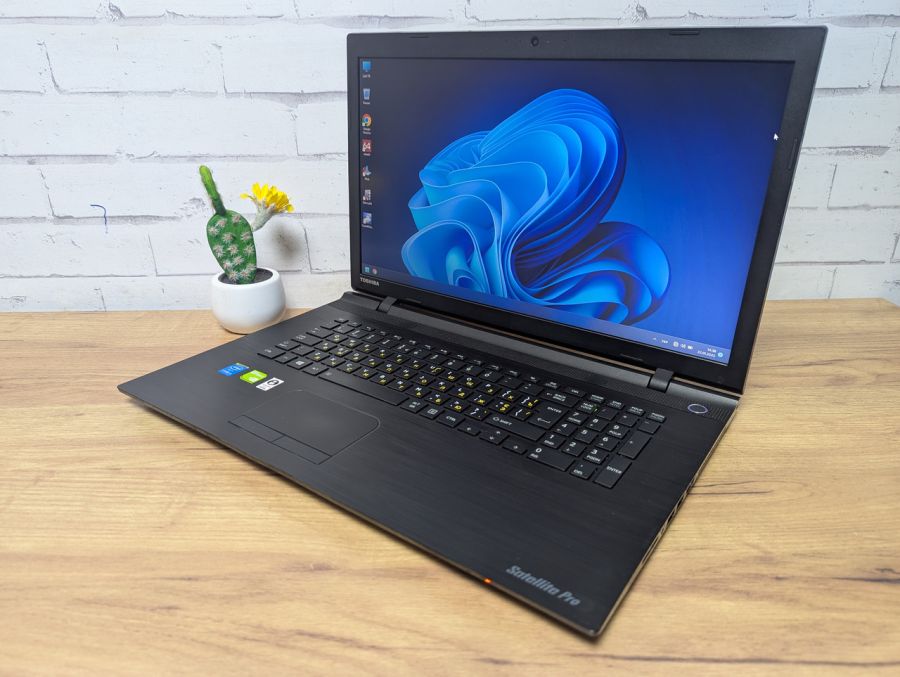 Ноутбук Б/В Toshiba Satelite Pro C70-C-19E, Intel Core i5-5200U, DDR3 12 GB, SSD 256GB, NVIDIA GeForse 930M 2Gb, 17.3" [ProductHub SKU T79]