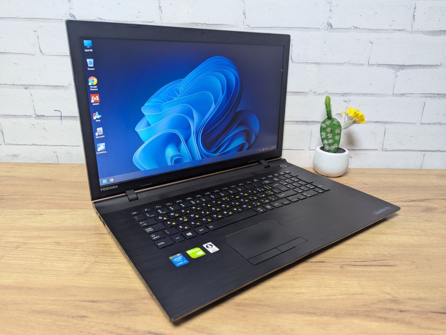 Ноутбук Б/В Toshiba Satelite Pro C70-C-19E, Intel Core i5-5200U, DDR3 12 GB, SSD 256GB, NVIDIA GeForse 930M 2Gb, 17.3" [ProductHub SKU T79]
