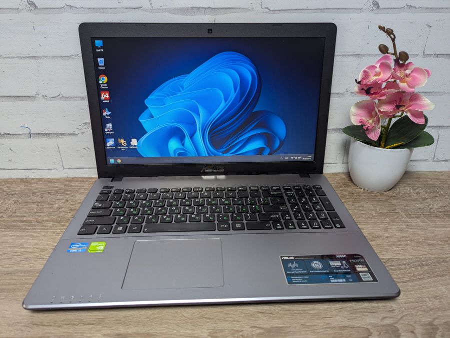 Уцінка! Ноутбук Б/В ASUS X550C, Intel Core i5-3337U, DDR3 8 GB, SSD 256GB, GT 720M 2 Gb, 15.6" [ProductHub SKU Asus109]