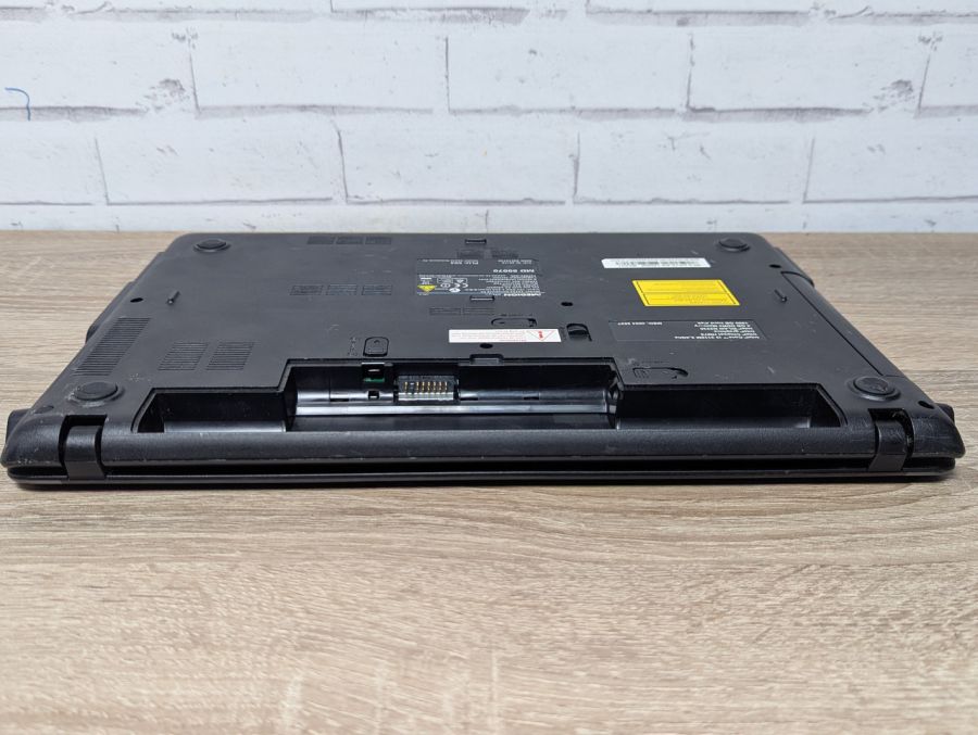 Уцінка! Ноутбук Б/В Medion Akoya E6232, Intel Core i3-3110M, DDR3 8 GB, SSD 128GB, 15.6" HD [ProductHub SKU M24]