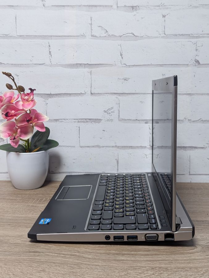 Уцінка! Ноутбук Б/В Dell Vostro V131, Intel Core i5-2430M, DDR3 8 GB, SSD 128GB, 13.3" HD [ProductHub SKU Dell120]
