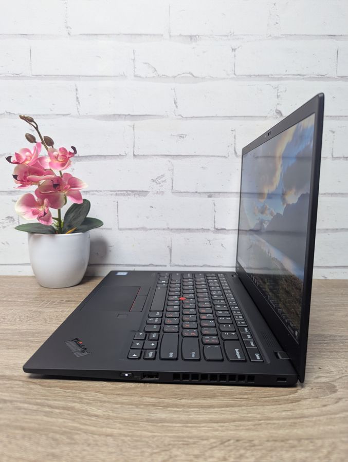 Ноутбук Б/В Lenovo X1 Carbon, Intel Core i7-8565U, DDR3 16 GB, SSD 256GB, 14" Full HD [ProductHub SKU L171]