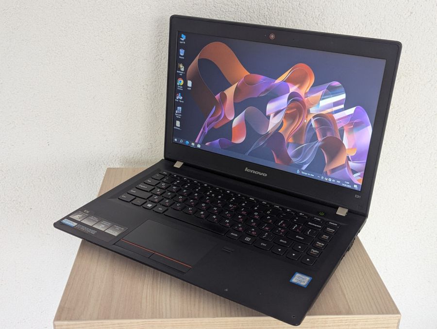 Уцінка! Ноутбук Б/В Lenovo E31-80, Intel Core i3-6006U, DDR3 8 GB, SSD 128GB, 13.3" HD [ProductHub SKU L55]