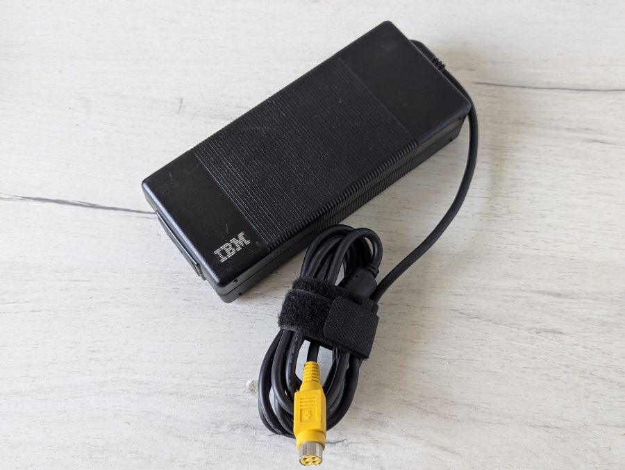 Б/В IBM 120W 4 pin 10 [ProductHub SKU IBM 120W]