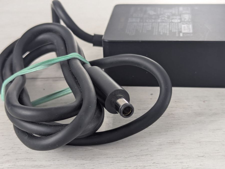 Б/В Microsoft surface 1931 199W 7.4x5.0 [ProductHub SKU Microsoft]
