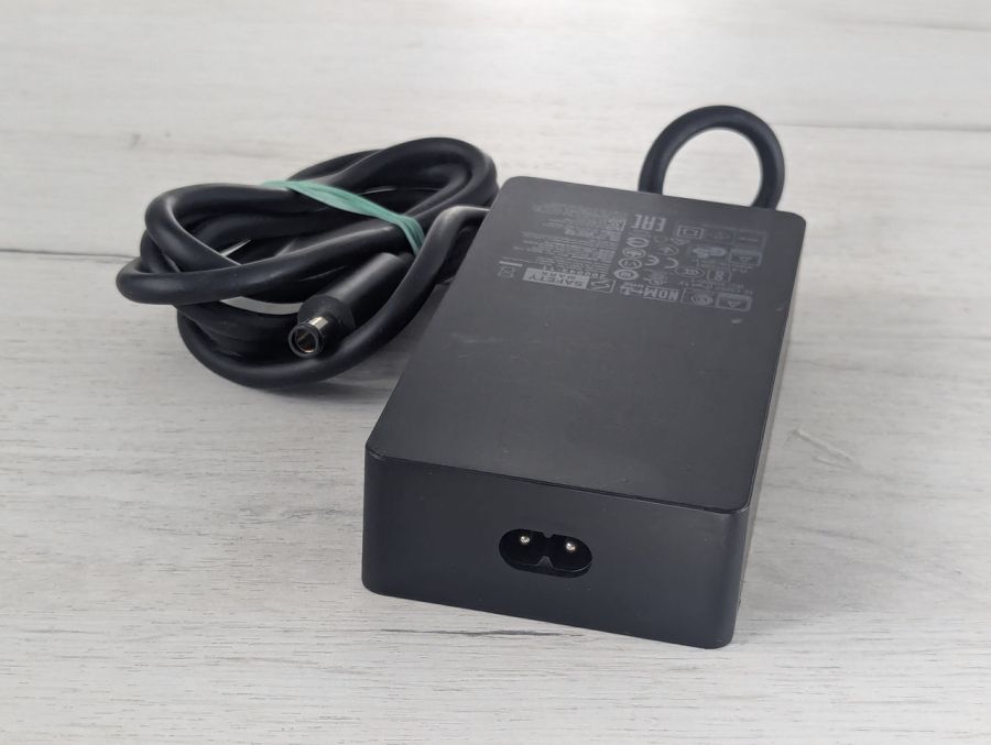 Б/В Microsoft surface 1931 199W 7.4x5.0 [ProductHub SKU Microsoft]