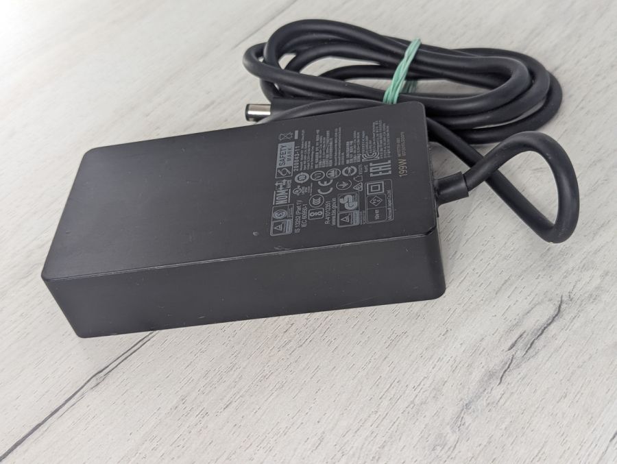Б/В Microsoft surface 1931 199W 7.4x5.0 [ProductHub SKU Microsoft]