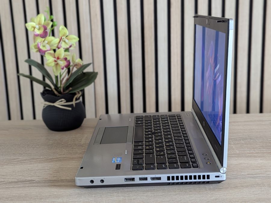 Уцінка! Ноутбук Б/В HP EliteBook 8470P, Intel Core i5-3520M, DDR3 8 GB, SSD 167GB, AMD Radeon HD 7500M, 14" HD (1600x900) [ProductHub SKU HP210]