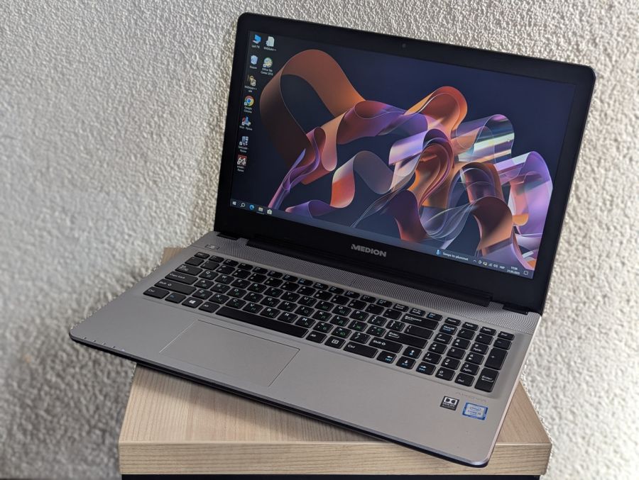 Уцінка! Ноутбук Б/В Medion Akoya E6422, Intel Core i5-6200U, DDR3 8 GB, SSD 128GB + HDD 1TB, 15.6" Full HD [ProductHub SKU M14]