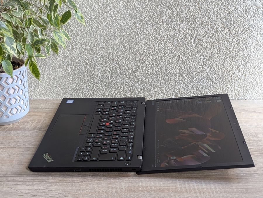 Уцінка! Ноутбук Б/В Lenovo ThinkPad L490, Intel Core i3-8145U, DDR4 8 GB, SSD 256GB, 14" Full HD Сенсор [ProductHub SKU L228]