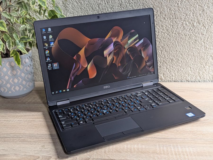 Уцінка! Ноутбук Б/В Dell Latitude 5590, Intel Core i5-7300U, DDR4 16 GB, SSD 256GB, 15.6" Full HD
