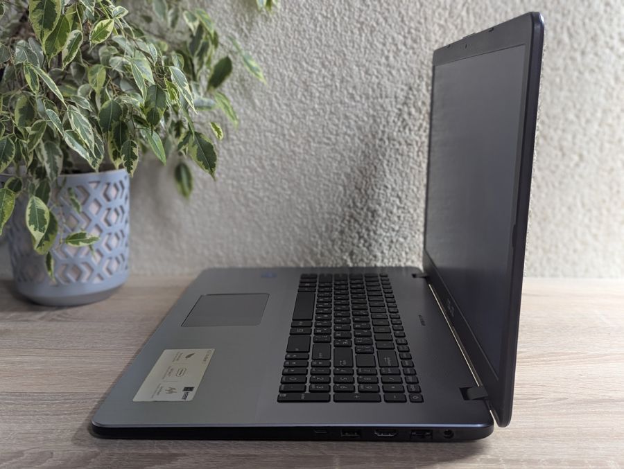Уцінка! Ноутбук Б/В ASUS Vivobook X705NA, Intel Celeron N3350, DDR3 8 GB, SSD 128GB, 17.3" HD [ProductHub SKU Asus123]