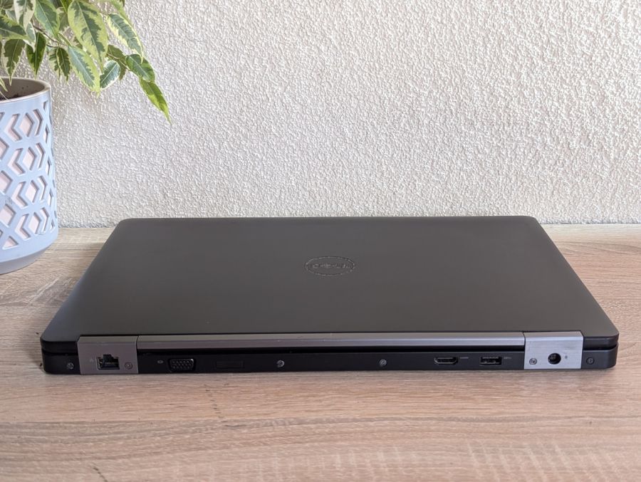 Ноутбук Б/В Dell Latitude E5570, Intel Core i5-6300U, DDR4 8 GB, SSD 128GB, 15.6" Full HD [ProductHub SKU Dell256]
