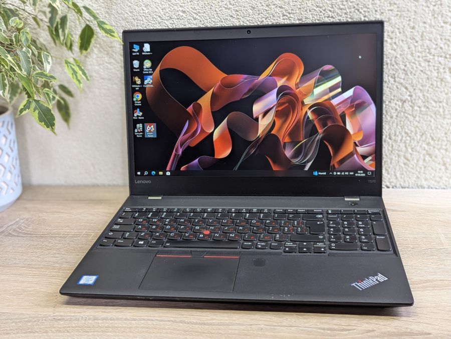 Уцінка! Ноутбук Б/В Lenovo ThinkPad T570, Intel Core i5-7300U, DDR4 8 GB, SSD 256GB, 15.6" Full HD [ProductHub SKU L238]