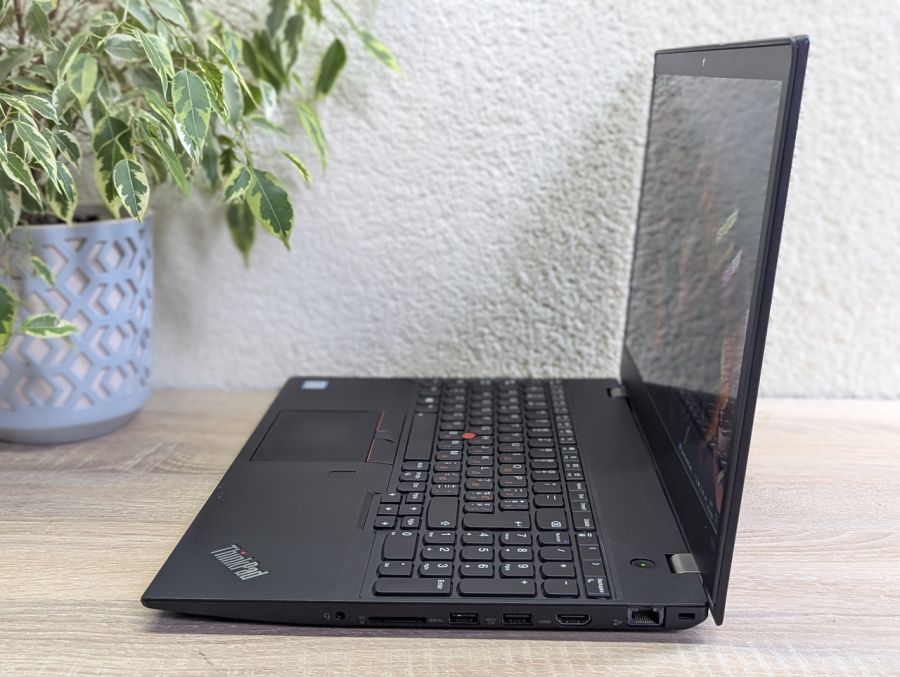 Ноутбук Б/В Lenovo ThinkPad T570, Intel Core i5-7300U, DDR4 16 GB, SSD 128GB, 15.6" Full HD [ProductHub SKU L255]