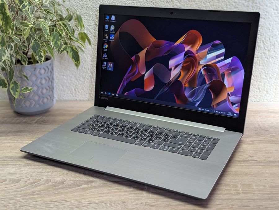Уцінка! Ноутбук Б/В Lenovo IdeaPad 320-17IKB, Intel Pentium 4415U, DDR4 12 GB, SSD 256GB, 17.3" HD [ProductHub SKU L74]
