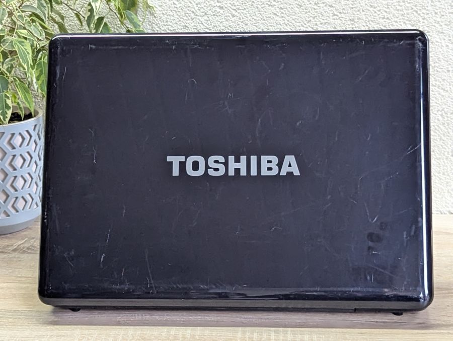 Уцінка! Ноутбук Б/В Toshiba Satellite P 300, Intel Core 2 Duo T6400, DDR2 4 GB, SSD 128GB + HDD 380GB, Radeon HD 4500, 17.1" HD [ProductHub SKU T118]