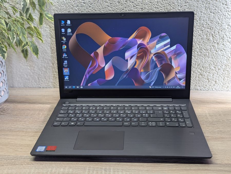 Ноутбук Б/В Lenovo V330-15IKB, Intel Core i7-8550U, DDR4 20 GB, SSD 128GB + HDD 1TB, 15.6" Full HD [ProductHub SKU L8]