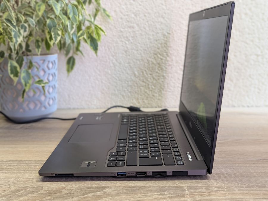 Уцінка! Ноутбук Б/В Fujitsu U904, Intel Core i5-4300U, DDR3 6 GB, SSD 128GB, 14" (3200x1800) [ProductHub SKU F101]