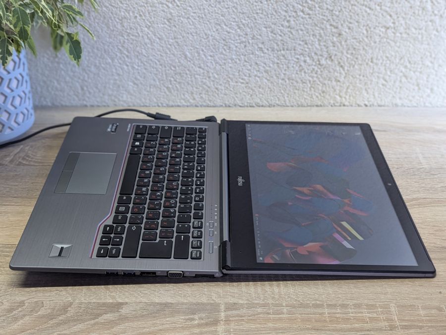 Уцінка! Ноутбук Б/В Fujitsu U745, Intel Core i5-5300U, DDR3 8 GB, SSD 128GB, 14" Сенсор [ProductHub SKU F38]