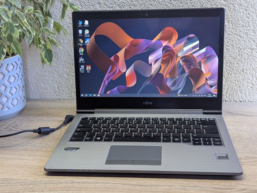 Уцінка! Ноутбук Б/В Fujitsu U745, Intel Core i5-5300U, DDR3 8 GB, SSD 128GB, 14" Сенсор [ProductHub SKU F38]