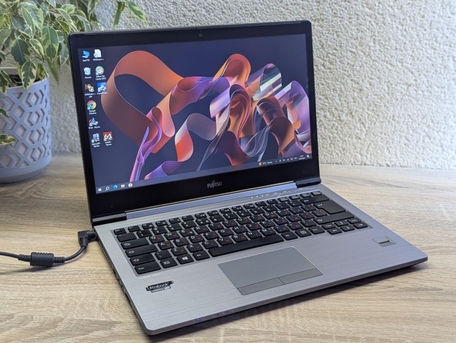 Уцінка! Ноутбук Б/В Fujitsu U745, Intel Core i5-5300U, DDR3 8 GB, SSD 128GB, 14" Сенсор [ProductHub SKU F38]