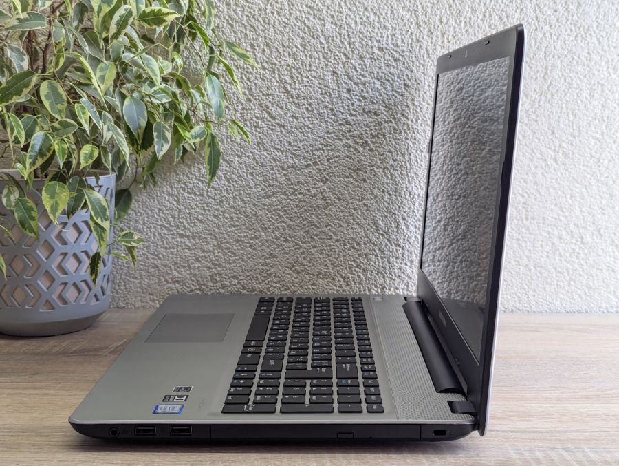 Уцінка! Ноутбук Б/В Medion Akoya E6422, Intel Core i3-6100U, DDR3 8 GB, SSD 128GB + HDD 5000GB, 15.6" Full HD [ProductHub SKU M32]