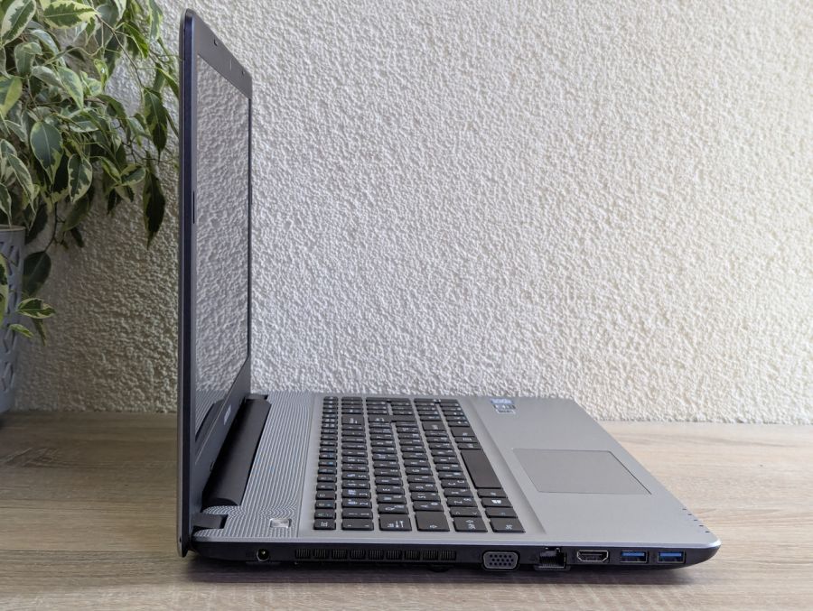 Уцінка! Ноутбук Б/В Medion Akoya E6422, Intel Core i3-6100U, DDR3 8 GB, SSD 128GB + HDD 5000GB, 15.6" Full HD [ProductHub SKU M32]