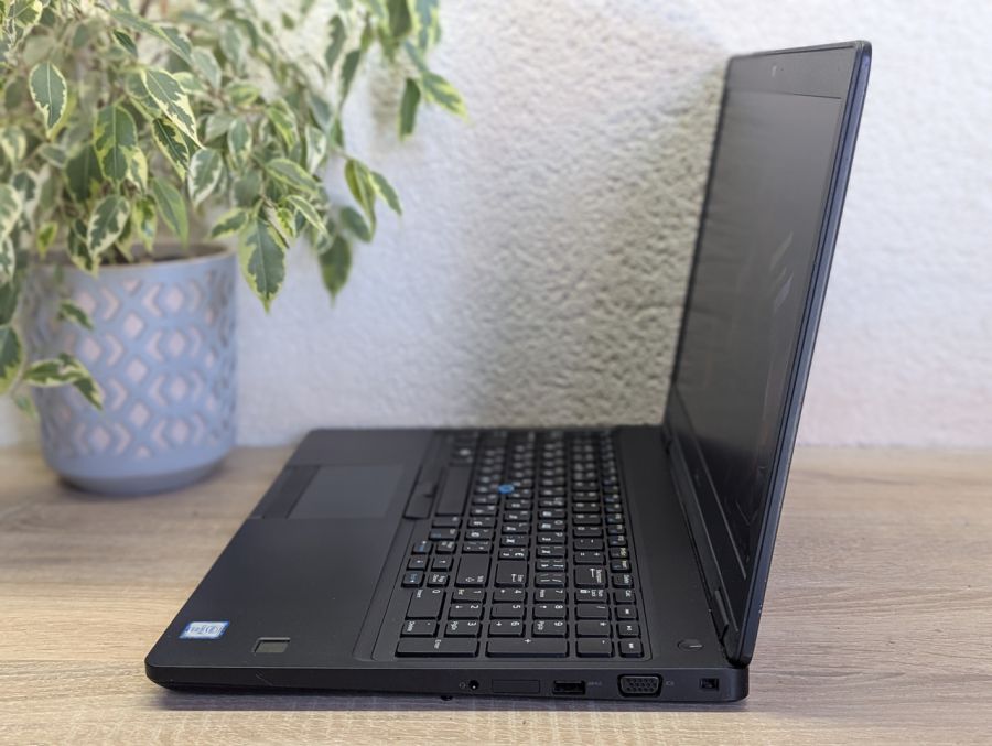 Уцінка! Ноутбук Б/В Dell Latitude 5580, Intel Core i5-6300U, DDR4 8 GB, SSD 128GB, 15.6" Full HD [ProductHub SKU Dell197]