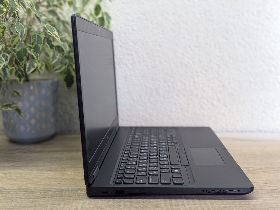 Уцінка! Ноутбук Б/В Dell Latitude 5590, Intel Core i5-8250U, DDR4 16 GB, SSD 256GB, 15.6" Full HD [ProductHub SKU Dell274]