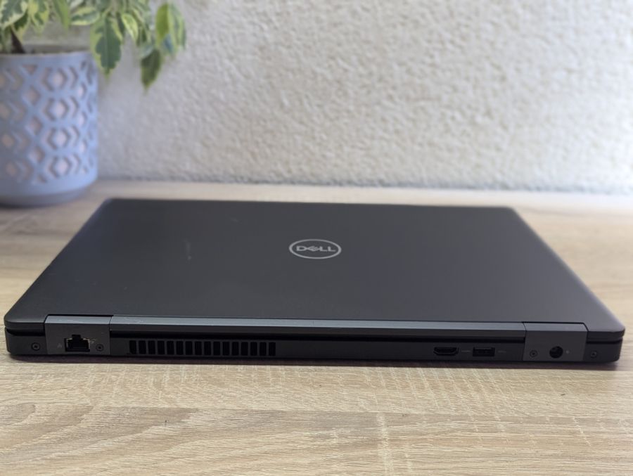Уцінка! Ноутбук Б/В Dell Latitude 5590, Intel Core i5-8250U, DDR4 16 GB, SSD 256GB, 15.6" Full HD [ProductHub SKU Dell274]
