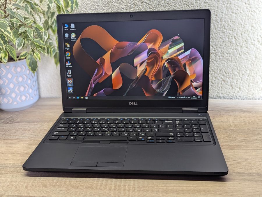 Уцінка! Ноутбук Б/В Dell Latitude 5590, Intel Core i5-8250U, DDR4 16 GB, SSD 256GB, 15.6" Full HD [ProductHub SKU Dell274]