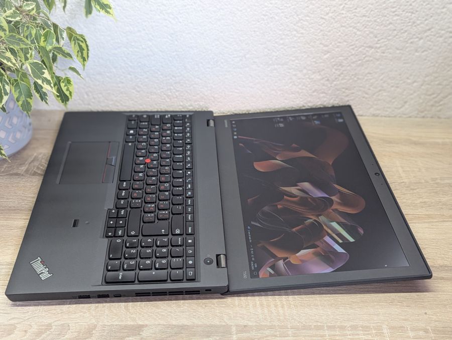 Уцінка! Ноутбук Б/В Lenovo ThinkPad T560, Intel Core i5-6300U, DDR3, SSD 128GB, 15.6" Full HD [ProductHub SKU L150]