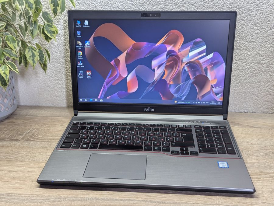 Уцінка! Ноутбук Б/В Fujitsu LifeBook E756, Intel Core i5-6300U, DDR4 8 GB, SSD 128GB, 15.6" HD [ProductHub SKU F147]